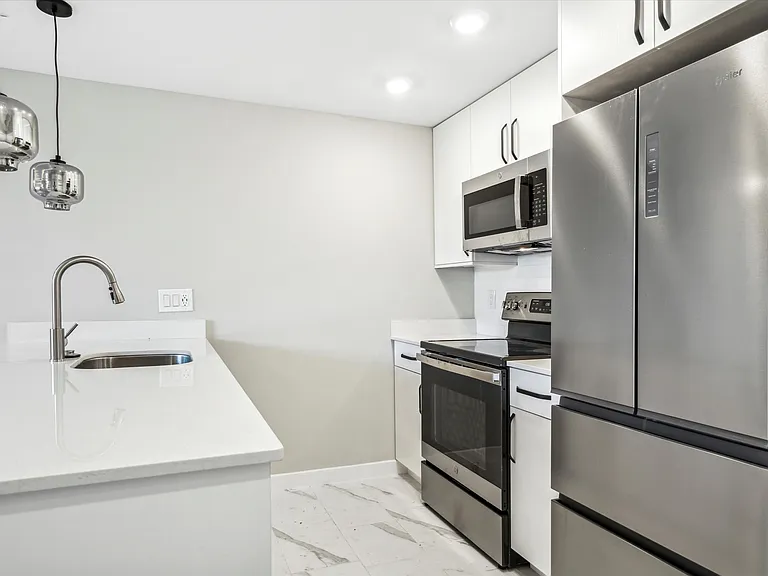 1222 N Marshall St — Photo 64