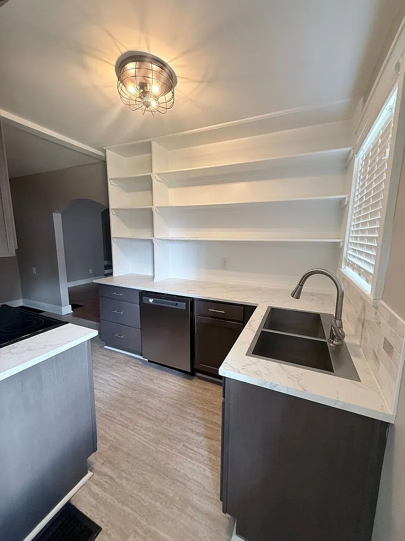 1410 Calvin Avenue — Photo 3