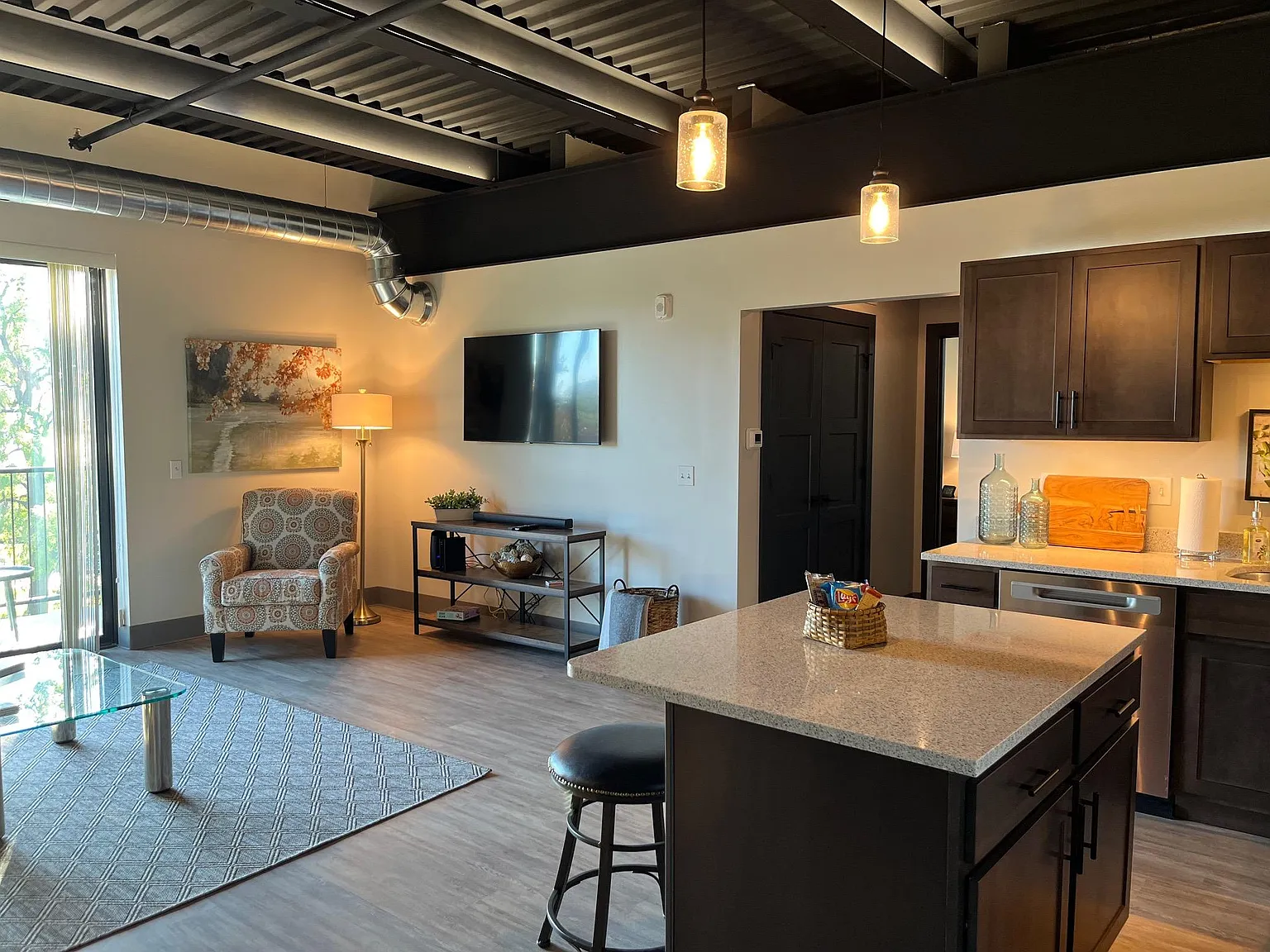 2 bed, 1.5 bath, 975 sqft, $1,695 — Photo 1
