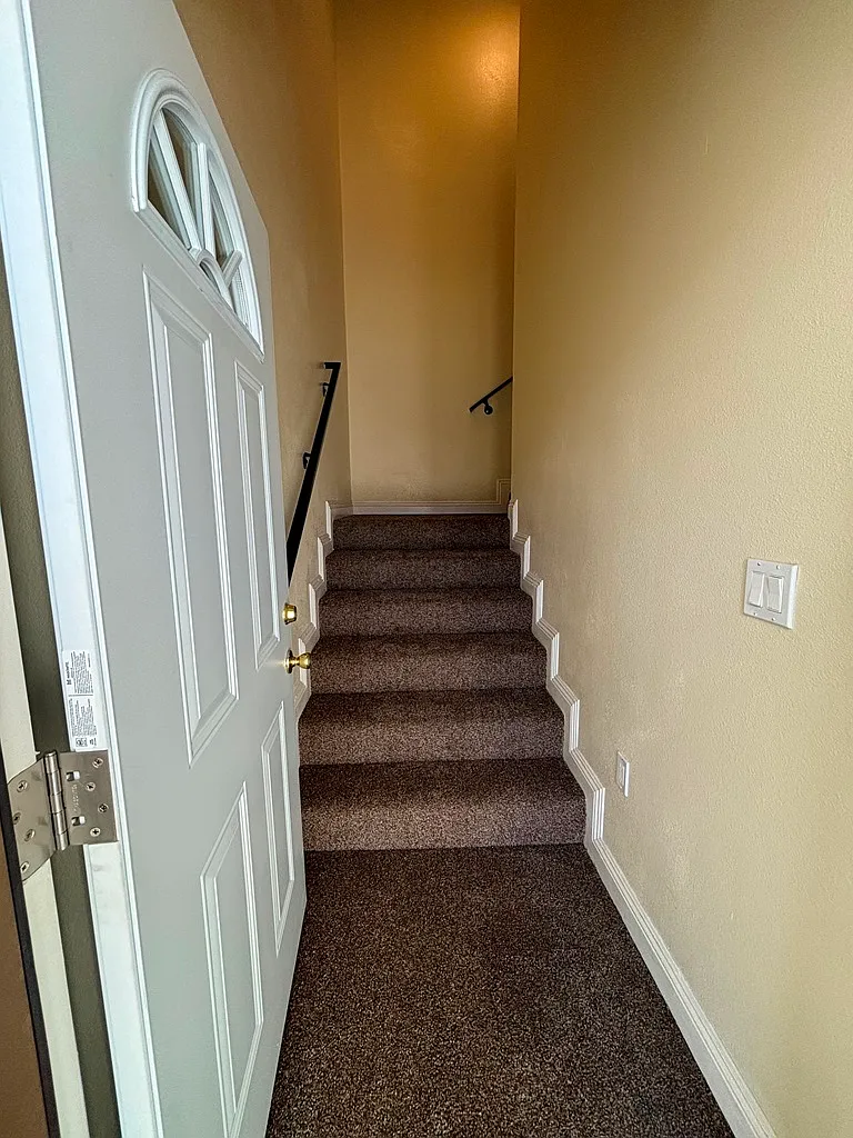 5 bed, 1893 sqft, $4,200 — Photo 2
