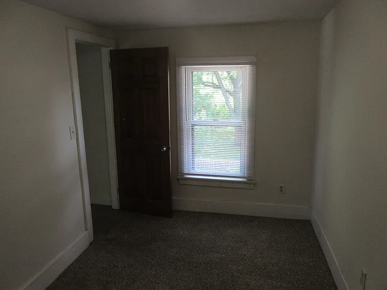 409 E Wall St — Photo 9