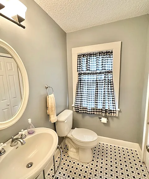 305 W 9th St — Photo 19