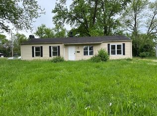 21 Westwood Dr, Cahokia, IL 62206