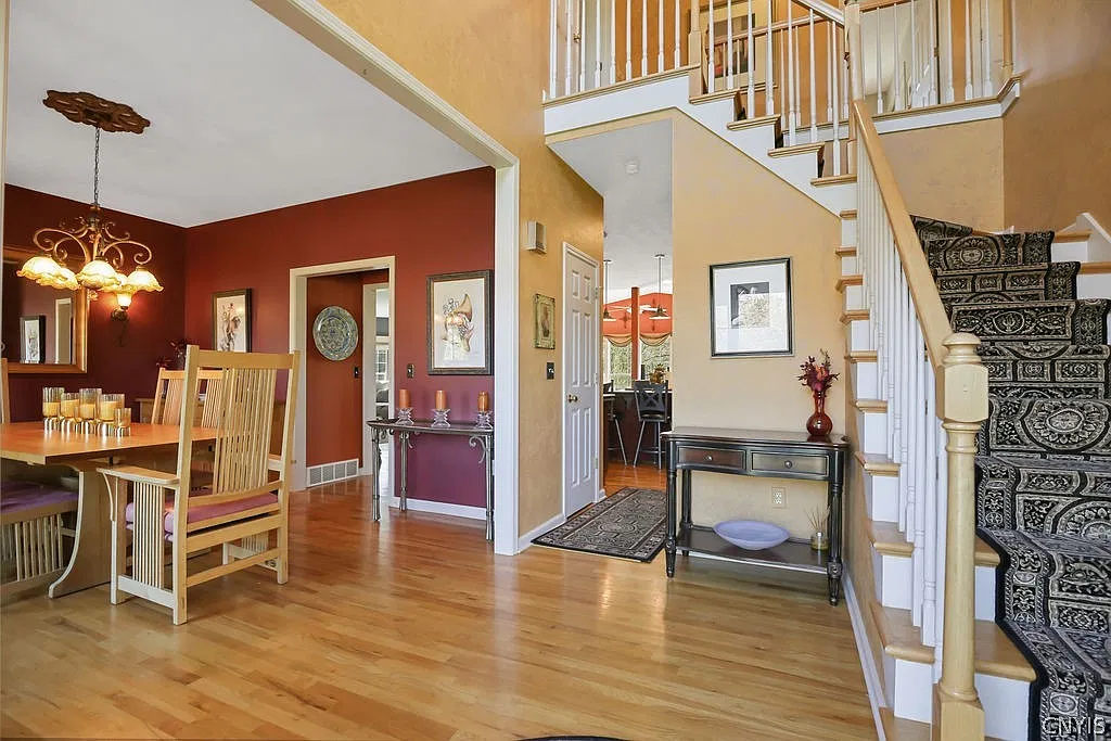 4 bed, 2.5 bath, 3236 sqft, $4,500 — Photo 3