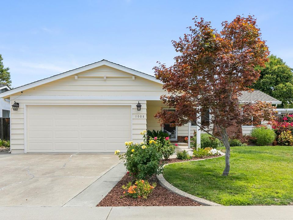 1st image of 1608 Saint Regis Dr
