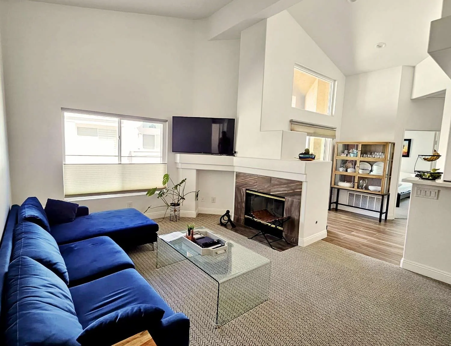 5572 Renaissance Ave — Photo 1