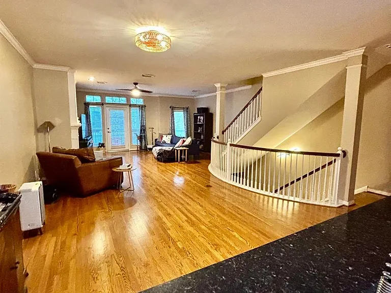 1310 W Webster St — Photo 9