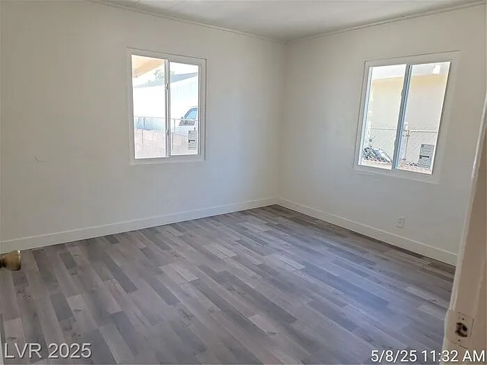 148 W Victory Rd — Photo 15