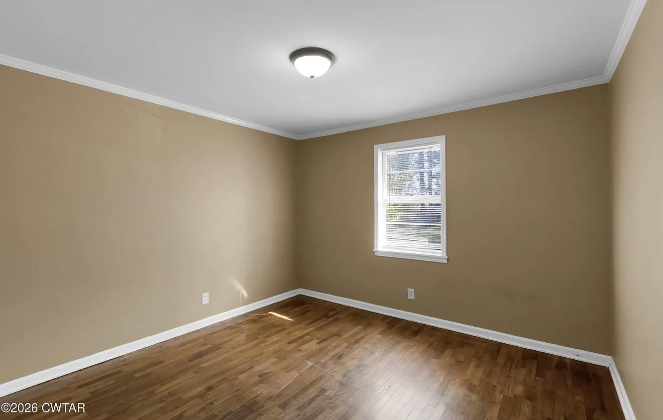 927 E College St - 1 — Photo 3