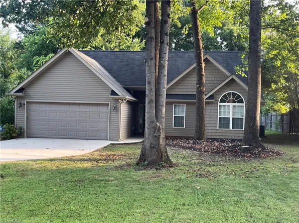 509 W Minneola St, Gibsonville, NC 27249