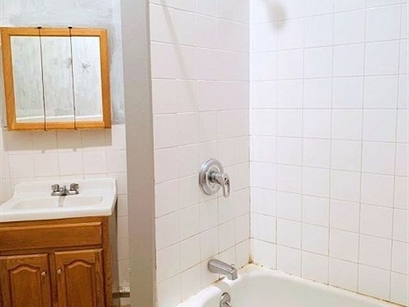5th image of 746 Saint Nicholas Ave APT 27A