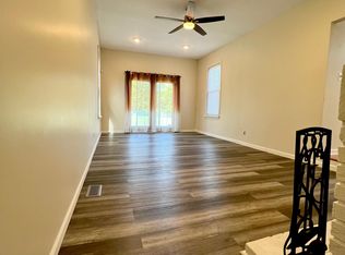 1 Flamingo Ct, Voorhees, NJ 08043