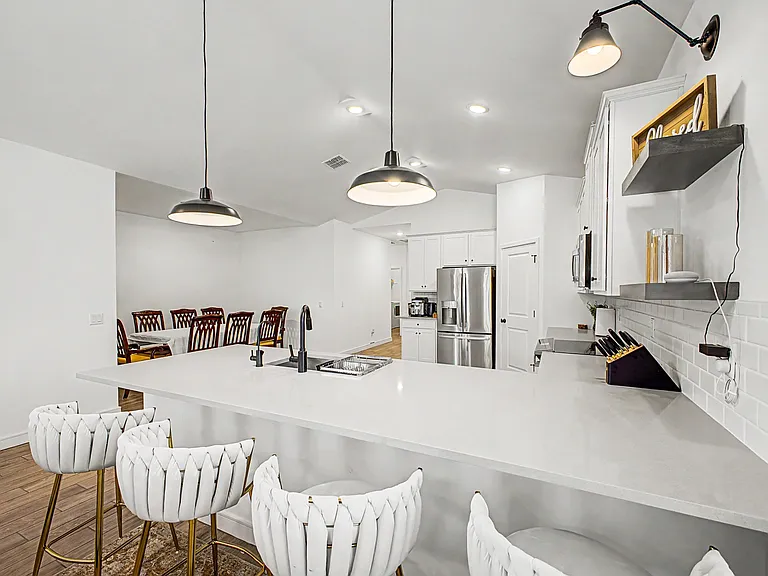 Spacious Kitchen (Open Concept)