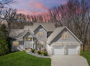 3 Scenic Point, Bloomington, IL 61701