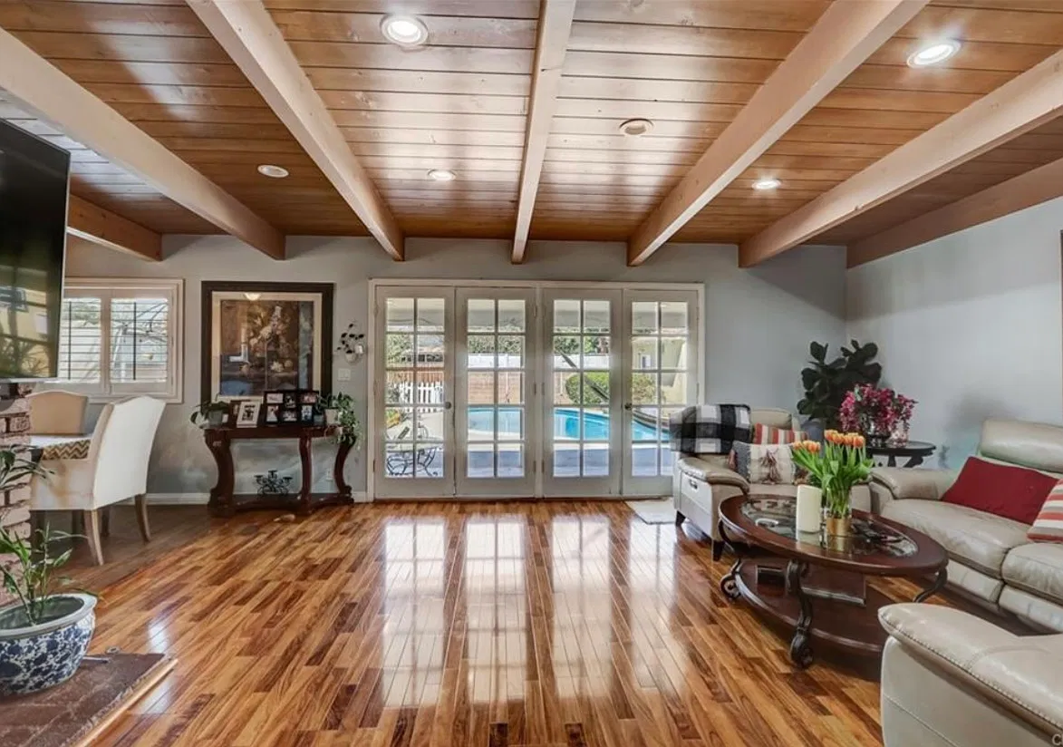 4 bed, 1800 sqft, $4,550 — Photo 2
