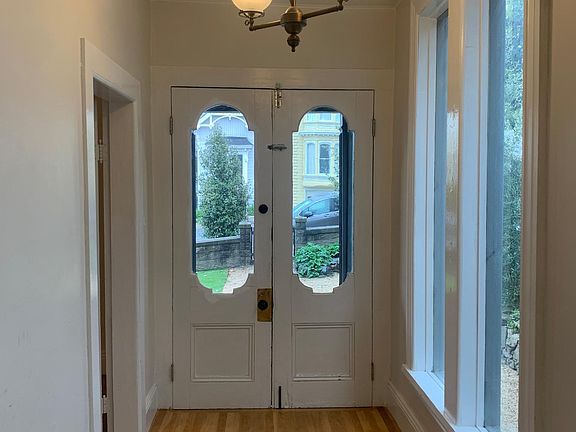 2nd image of 2910 Bush St