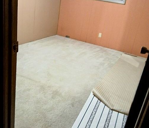 BR1 - looking in from door