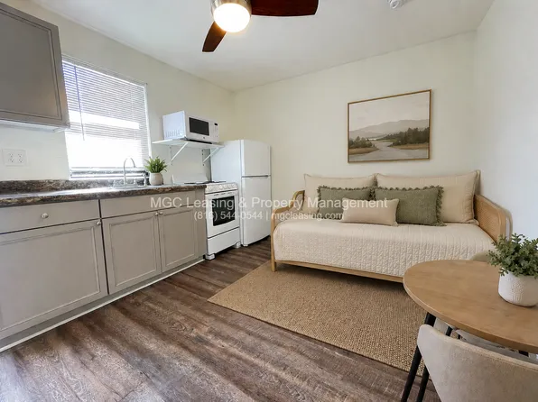 313 SE Grand Ave Unit 6, Lees Summit, MO 64063