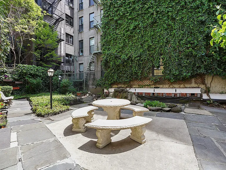 118 Perry St #J45 — Photo 6