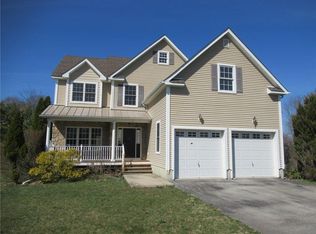 3 Summit Dr, Marlboro, NY 12542