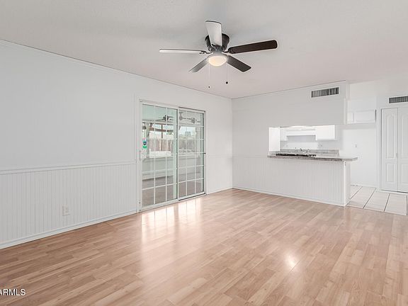 4th image of 919 W PARKWAY Boulevard