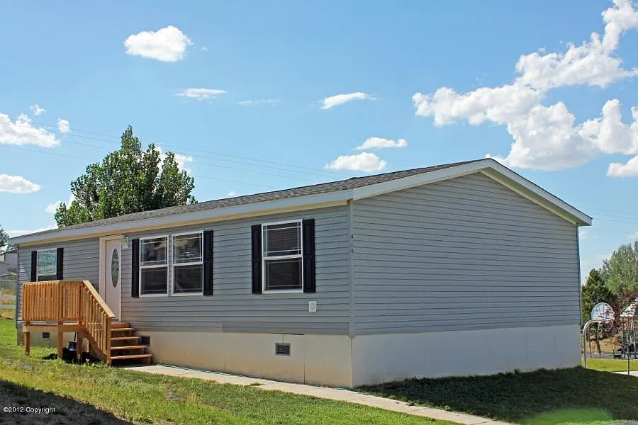 3 bed, 1200 sqft, $1,650 — Photo 1