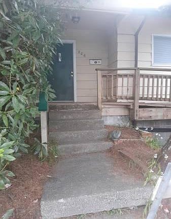 2nd image of 206 Del Norte St