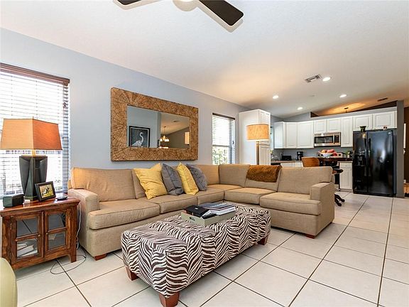 4th image of 1021 NE 35th St