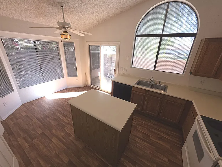 1056 W Sunward Dr — Photo 7