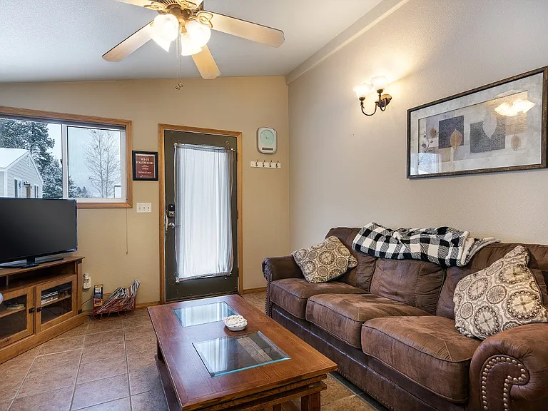 899 Capistrano NW — Photo 2
