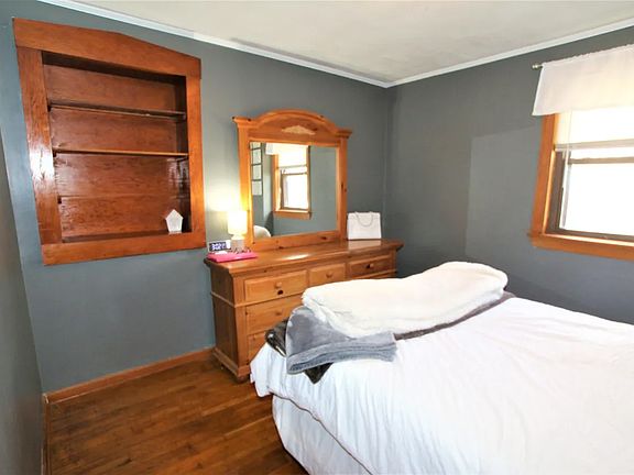 5th image of 305 E Granville Rd
