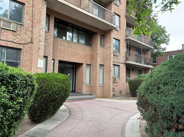 14745 Barclay Ave APT 2E, Flushing, NY 11355