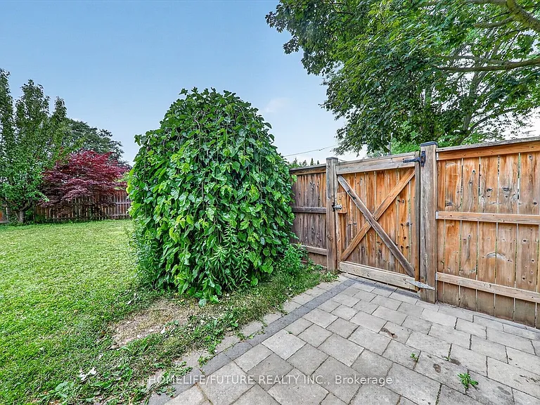 46 Stamford Sq N — Photo 37