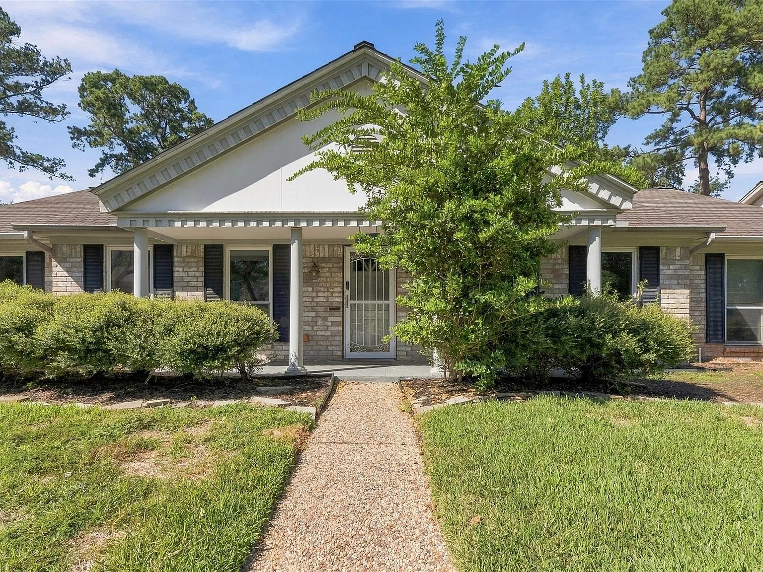 4 bed, 2.5 bath, 2233 sqft, $2,395 — Photo 2
