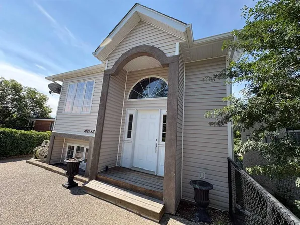 10032 E 102nd St, Peace River, AB T8S 1S2