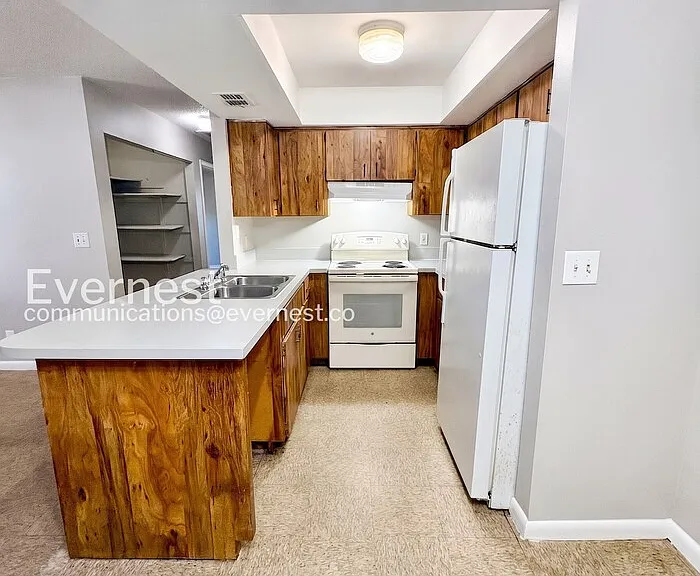 3062 Saint Paul Dr — Photo 5