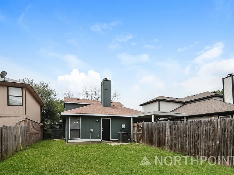 2708 Briarbank Cir — Photo 14