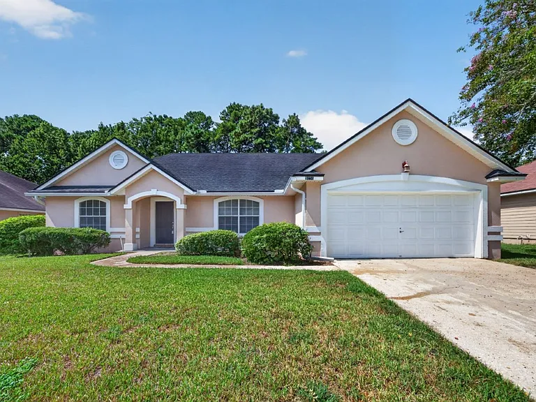 9256 Dale View Ln W — Photo 2