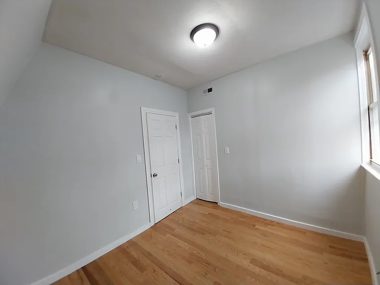 295-297 Beech St #3 — Photo 16