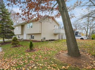 335 N Prospect Dr, Round Lake Park, IL 60073