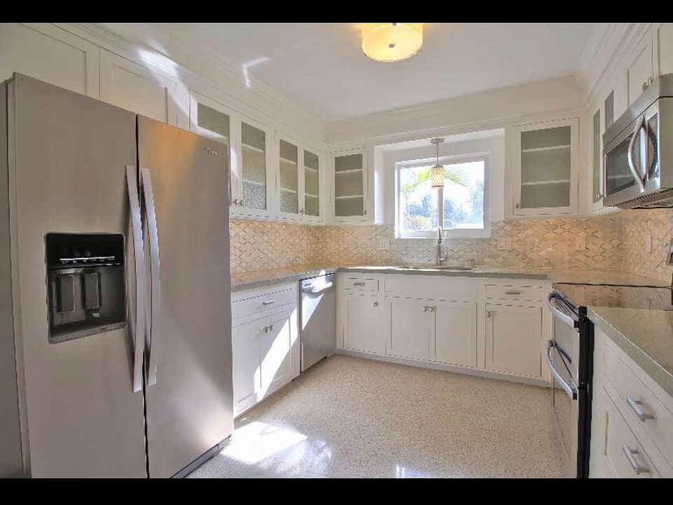 1st image of 826 NW 5th Ave