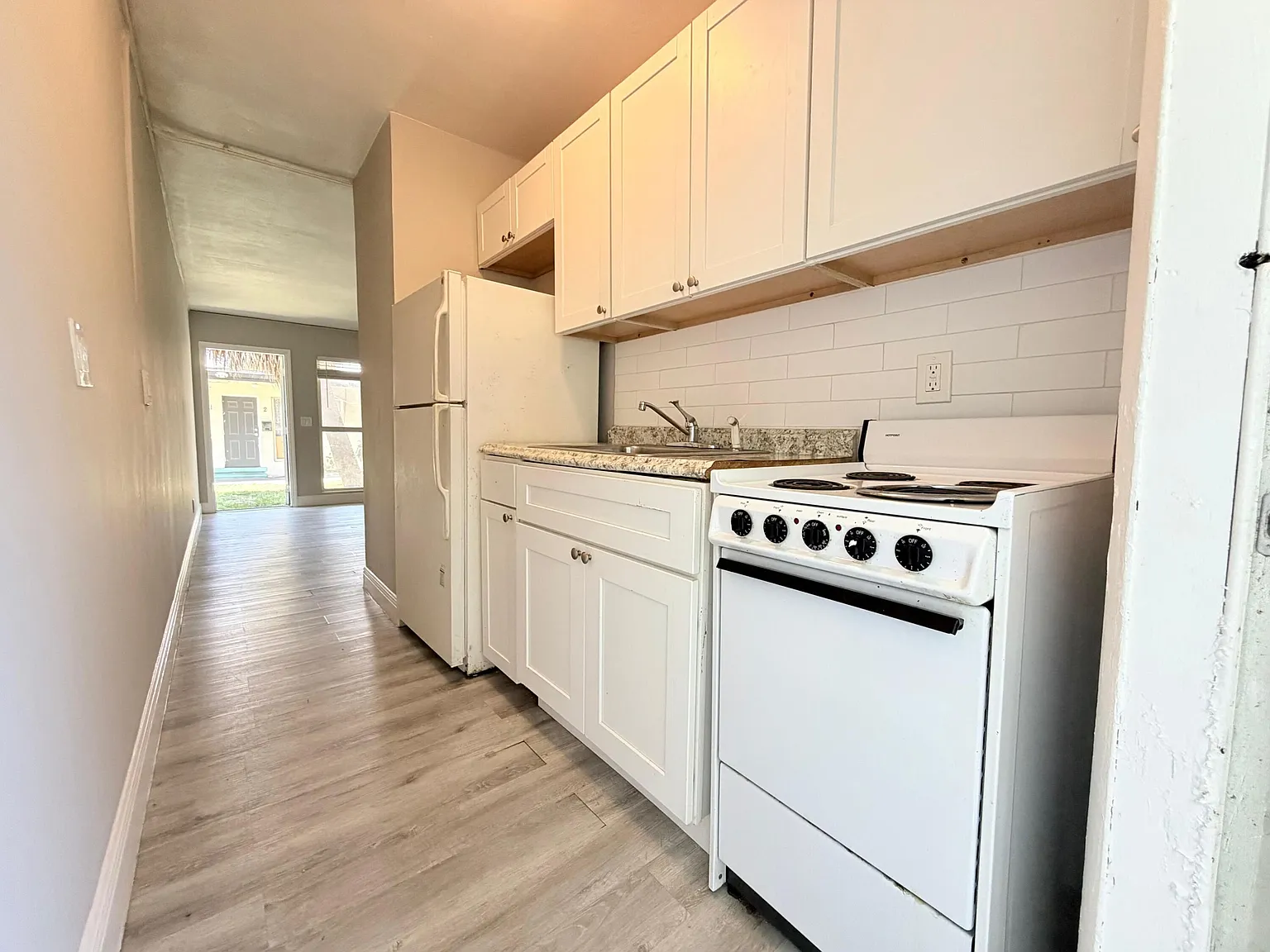 2 bed, 1.0 bath, 2492 sqft, $1,700 — Photo 2