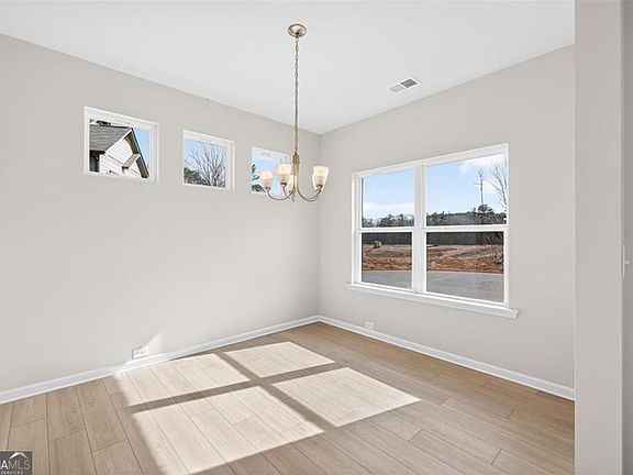 3rd image of 173 Thedford Dr
