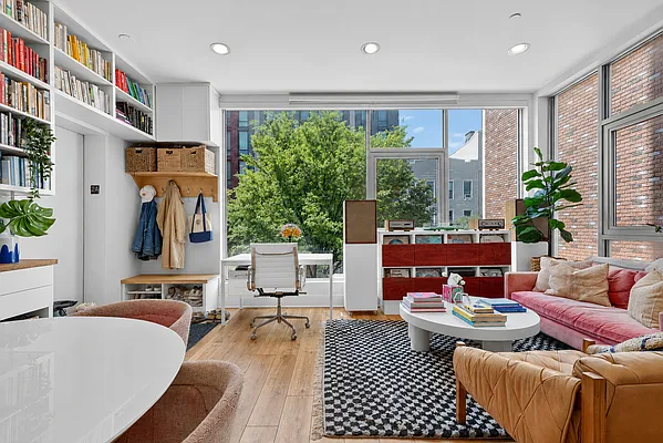Living room, photo 2