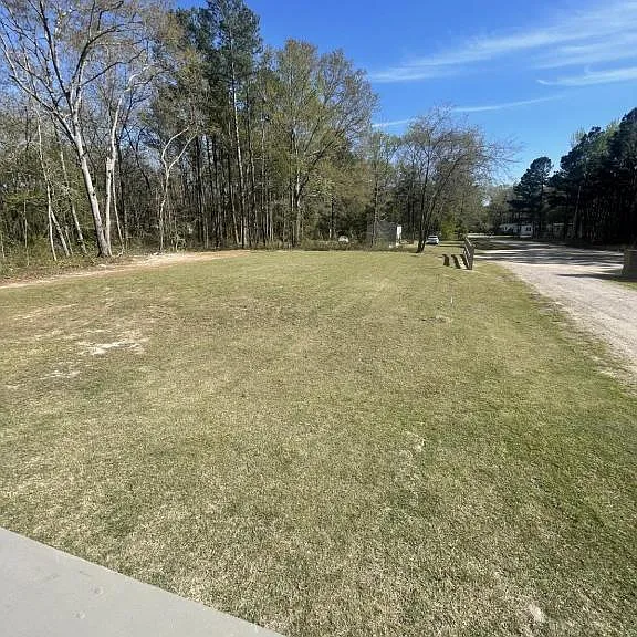 931 Ravenwood Dr — Photo 2