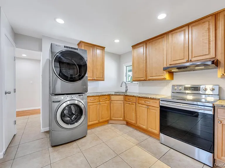 153 Sunrise Ln — Photo 3