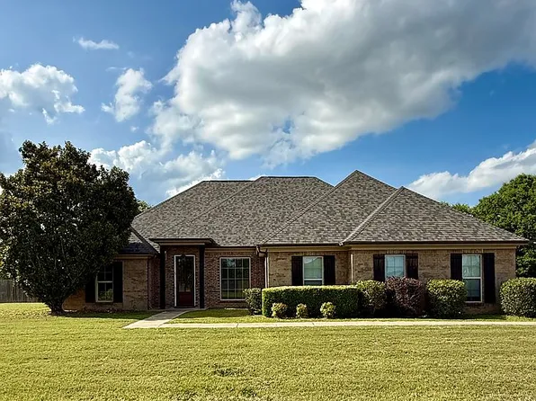 108 Belle Meade Dr, Saltillo, MS 38866