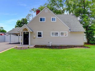 20 Quiet Ln, Levittown, NY 11756