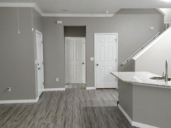 2nd image of 7451 Arlington Grove Cir