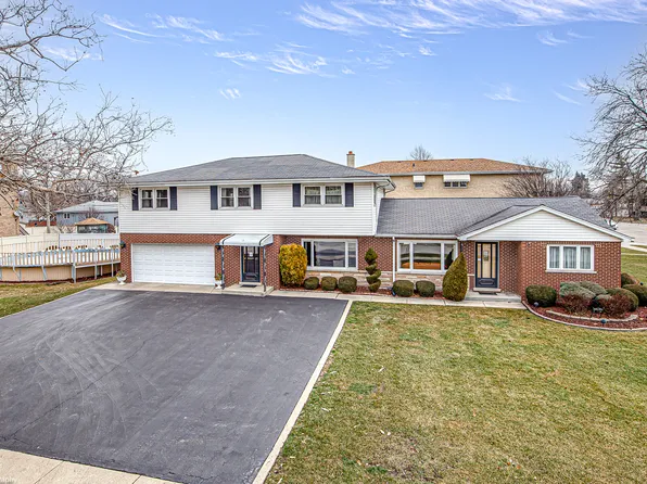 8647 S Lockwood Ave, Burbank, IL 60459